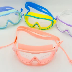 عینک شنا غواصی بچه‌گانه اسپیدو مدل 2003 | لنز وسیع ضد بخار و گوش‌گیر متصل | فریم سیلیکونی یک‌تکه