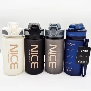 قمقمه ۶۰۰ میلی‌لیتر EYUN کد 947 مدل NICE | درب ضامن‌دار نی‌دار به همراه بند مچی و بدنه مات آنتی‌باکتریال
