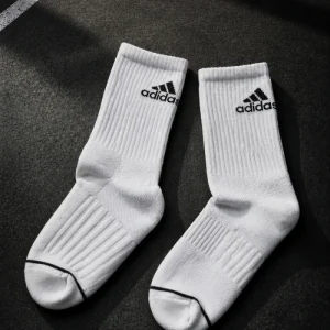 جوراب ورزشی آدیداس (Adidas) ساق بلند | جوراب با کف حوله‌ای ضخیم، ترکیب ۸۰٪ نخ پنبه و کش‌بافت ارگونومیک